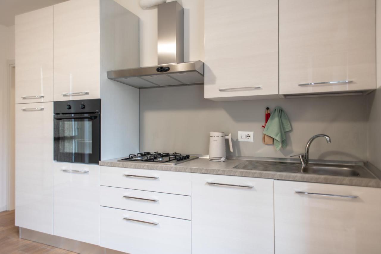 Lora Apartment,Free Private Parking, Self Check In,1 Como Eksteriør billede