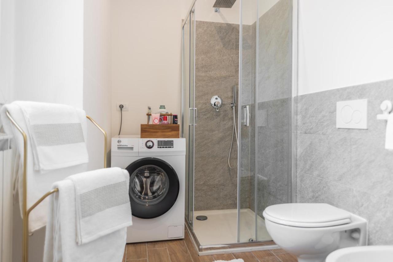 Lora Apartment,Free Private Parking, Self Check In,1 Como Eksteriør billede