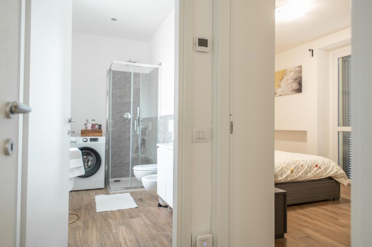 Lora Apartment,Free Private Parking, Self Check In,1 Como Eksteriør billede