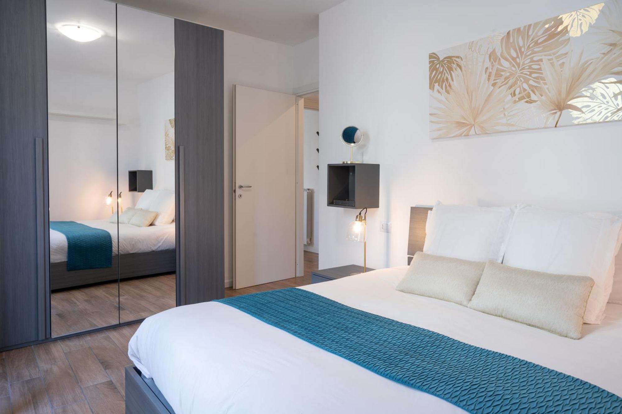 Lora Apartment,Free Private Parking, Self Check In,1 Como Eksteriør billede
