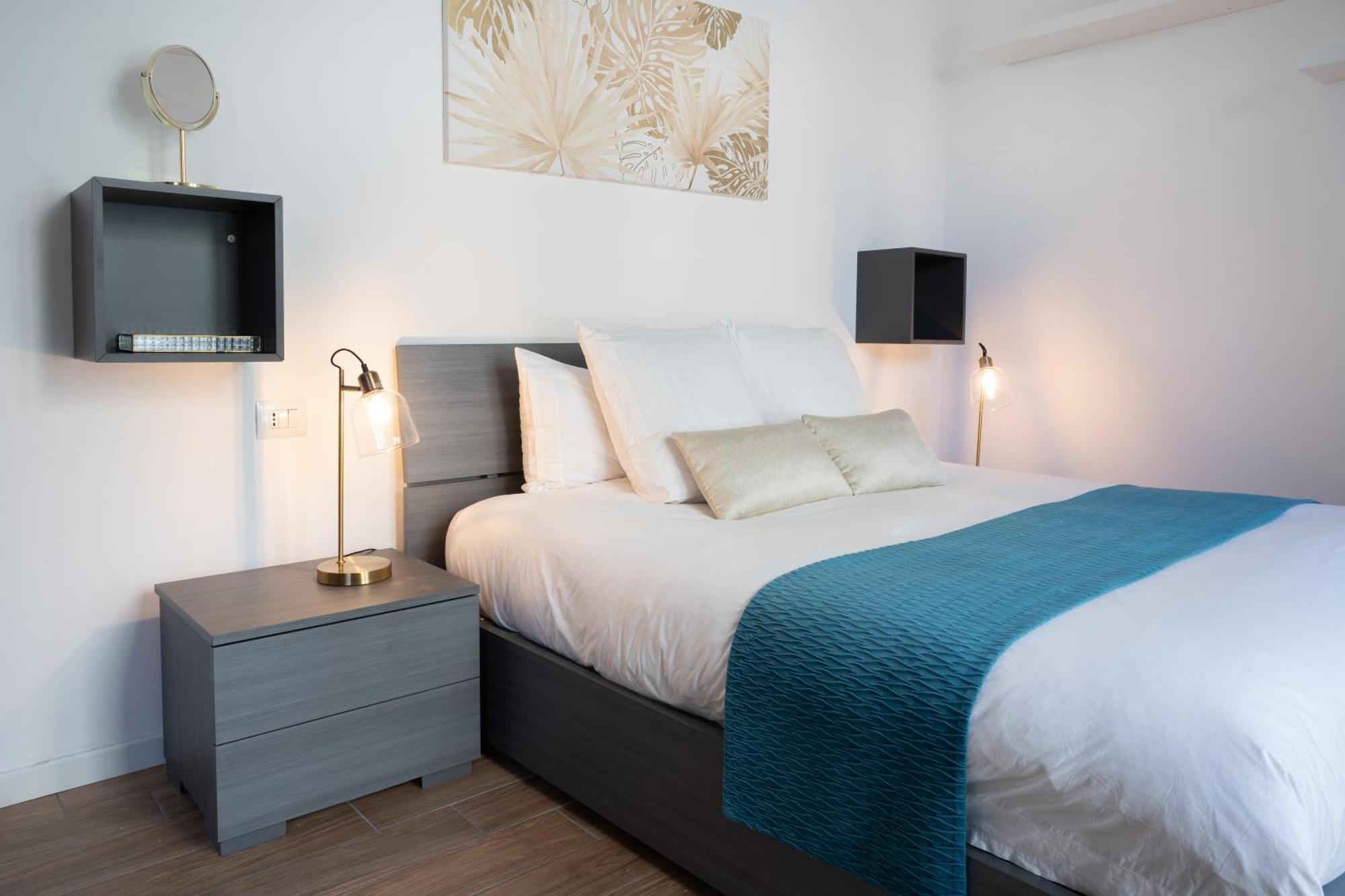 Lora Apartment,Free Private Parking, Self Check In,1 Como Eksteriør billede