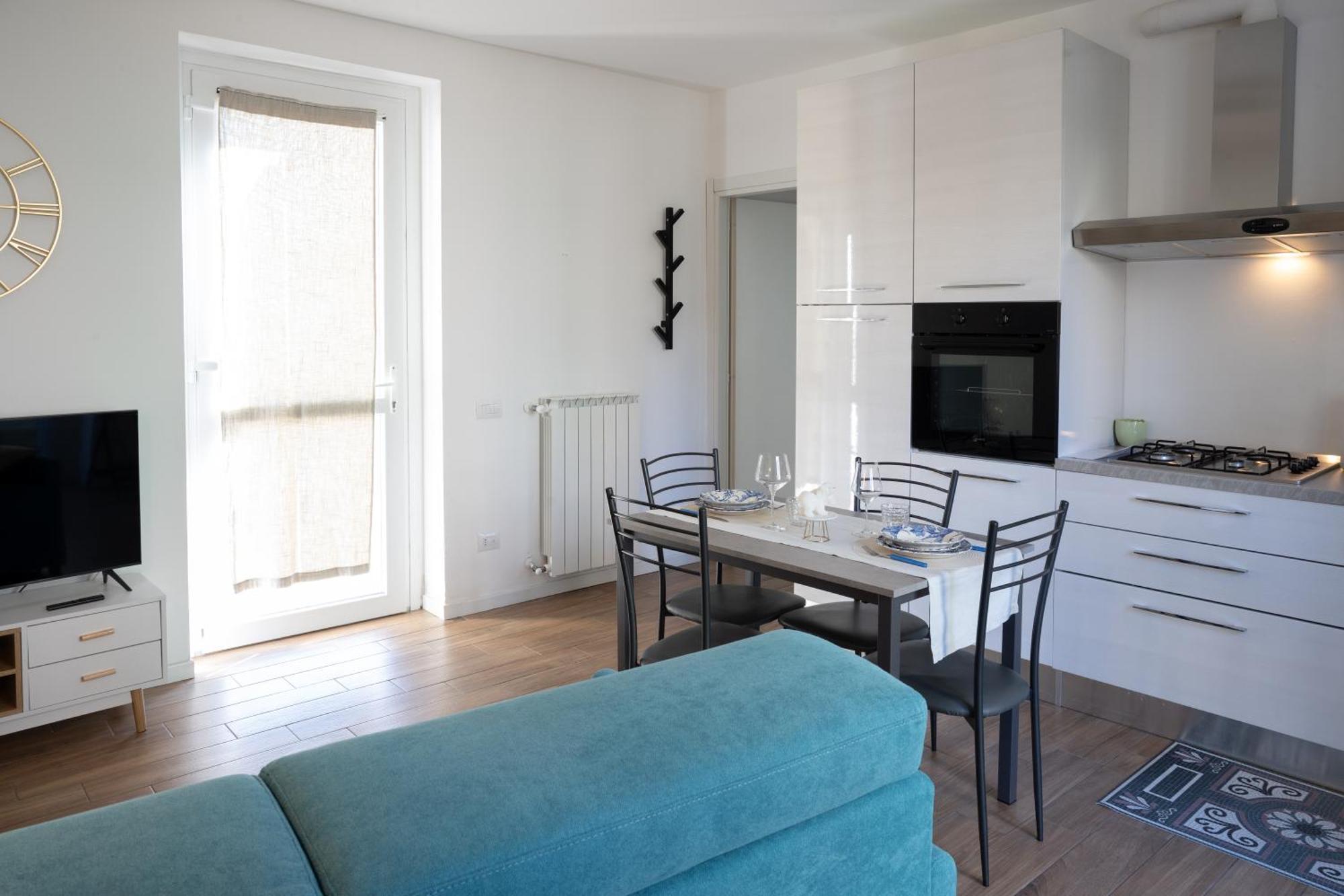 Lora Apartment,Free Private Parking, Self Check In,1 Como Eksteriør billede